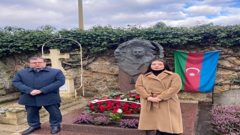 Leyla Abdullayeva Topçubaşovun məzarını ziyarət edib - FOTO