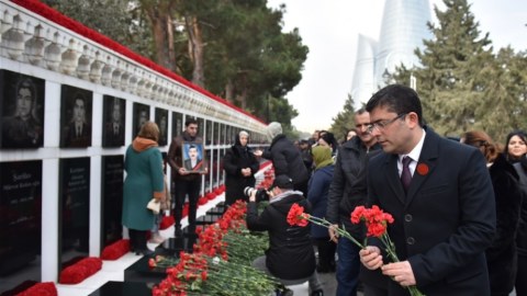MEDİA-nın kollektivi Şəhidlər xiyabanını ziyarət edib