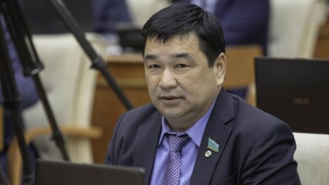 Putinə görə qazax deputatın mandatı ləğv edildi 