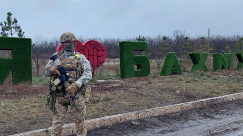 Ruslar Ukraynanın Baxmut şəhərinə aramsız hücumlar edir