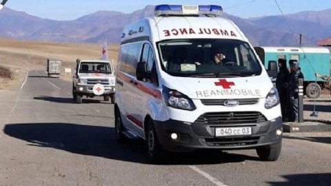 Qızıl Xaç daha 6 xəstəni Qarabağdan çıxardı