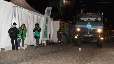 Sülhməramlıların daha iki maşını aksiya ərazisindən keçdi 
