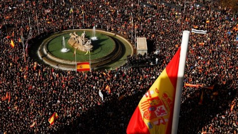 İspaniyada minlərlə insan hökumətə etiraz etdi