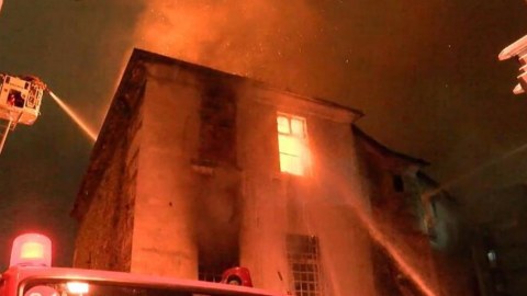 İstanbulda erməni kilsəsi yandı - Ölən və yaralılar var