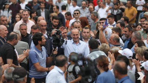 Robert Köçəryan siyasi passivlik qərarı verdi