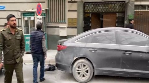 İrandakı səfirliyimizə silahlı hücum:  Ölən və yaralılar var 