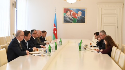 Rövşən Rzayev ingilis səfirlə görüşdü
