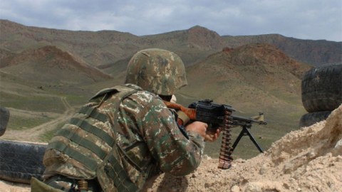 Erməni hərbçi özünü güllələdi 