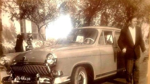 Bir şəklin tarixçəsi - Nəbi Xəzri göy “Volqa”sını niyə satmışdı...