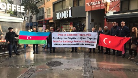 İzmirdə səfirliyimizə edilən hücuma etiraz olaraq aksiya keçirilib - FOTOLAR