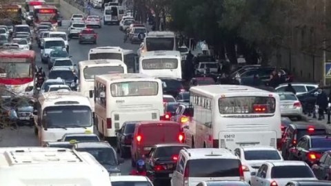 Paytaxda 72 avtobus tıxacda qalıb