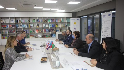 Məleykə Abbaszadə Britaniya səfiri ilə görüşdü