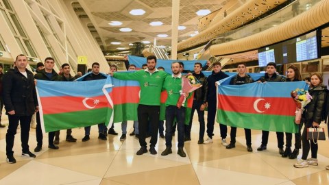 Dünya Kubokunun qalibi olan komandamız Vətənə qayıtdı - FOTOLAR