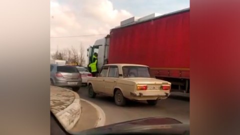 Polisin tələbinə əməl etməyən sürücü tutuldu