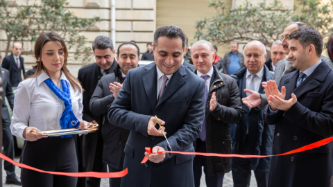 ABB tarixi binasının açılışını etdi