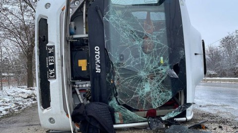 Cənazə maşını aşdı, 16 nəfər xəsarət aldı