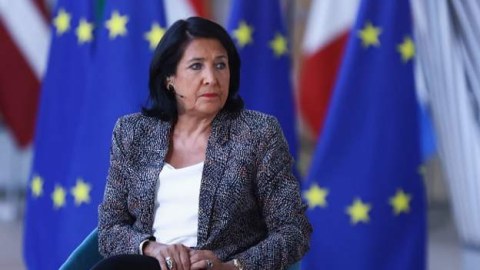Rusiya təkcə Ukraynadan deyil, Gürcüstandan da çıxmalıdır - Zurabişvili
