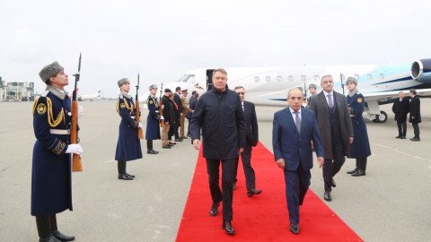 Rumıniya Prezidenti Azərbaycana gəldi - FOTO
