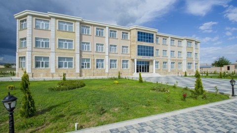 Müəllimlərlə direktor arasında mübahisə - Nazir məktəbə gəldi