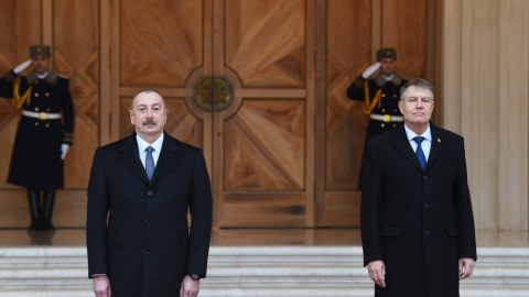 İlham Əliyev Rumıniya Prezidentini qarşıladı - FOTOLAR