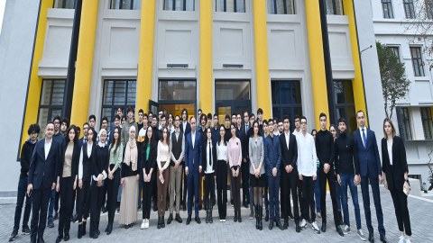 Emin Əmrullayev gəncləri görüşə topladı - FOTOLAR