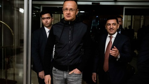Macarıstanın XİN rəhbəri Azərbaycana gəldi