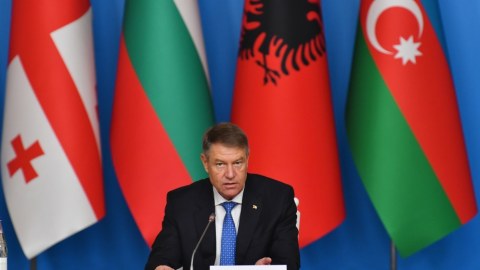 Əliyevin verdiyi təminatlar sabitliyi təmin edə bildi  - Rumıniya Prezidenti 