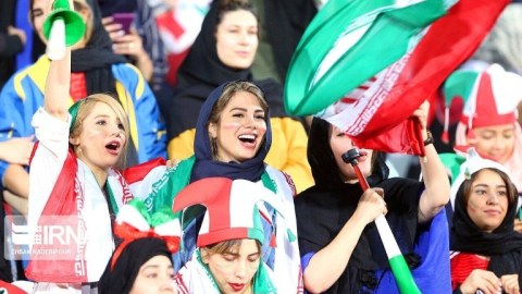 İranda qadınlar yenidən futbol stadionlarına buraxılacaq