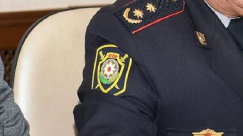 Bakıda polis rəisinin qardaşı ofisə basqın edib