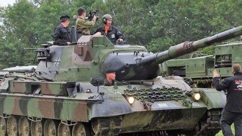Almaniya Ukraynaya daha bir model tank verəcək