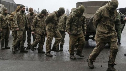 Rusiya 63 əsirini Ukraynadan geri aldı