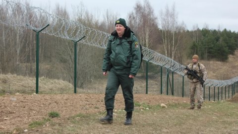 Latviya-Belarus sərhədində 36 km-lik hasar tikilib