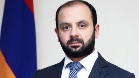 Paşinyan nazir müavinini işdən çıxardı