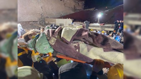 13 yaşlı qız 16 saat uçqun altında qaldı - FOTOLAR