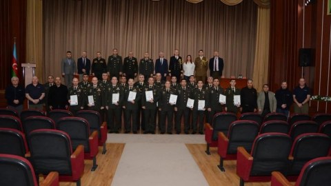 Hərbçilərimiz Britaniya Müdafiə Nazirliyinin kursunu başa vurdular