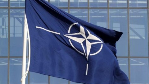 NATO-da Türkiyəyə görə bayraqlar endirildi