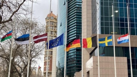 Bakıda Avropa ölkələrinin bayraqları endirildi