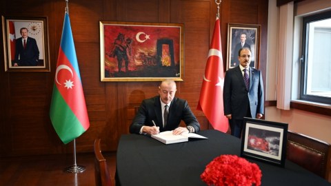 Prezident Türkiyə səfirliyinə getdi, matəm kitabına ürək sözlərini yazdı