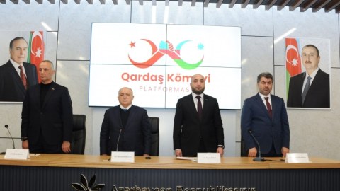 Bakıda Türkiyəyə yardım kampaniyasının təşkilatçısı təqdimat etdi
