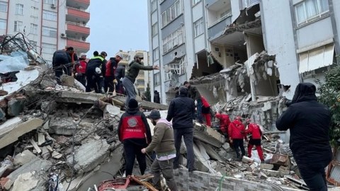 Zəlzələ bölgəsində 25 azərbaycanlının axtarışı aparılır - SƏFİR