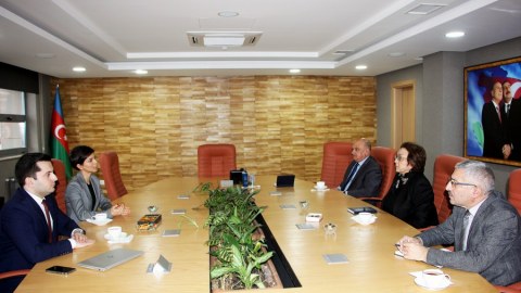 Məleykə Abbaszadə “Yüksəliş”in qalibləri ilə görüşdü