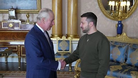 Zelenski Britaniya kralı ilə görüşdü