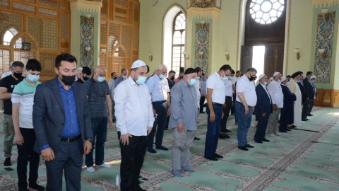 Məscidlərimizdə zəlzələdə ölənlər üçün cənazə namazı qılındı