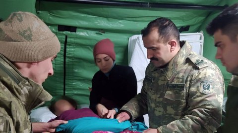 Hərbi həkimlərimiz Kahramanmaraşda 17 nəfəri əməliyyat edib