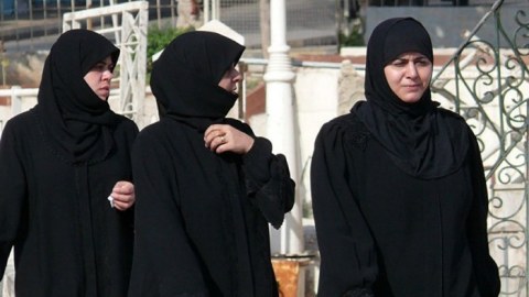 Din xadimi olmaq istəyən qadınların NƏZƏRİNƏ