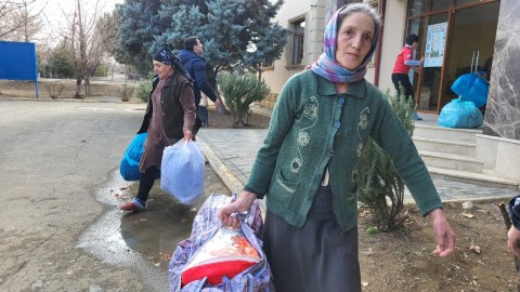 Məcburi köçkünlər yardım kampaniyasa qoşuldular - FOTOLAR