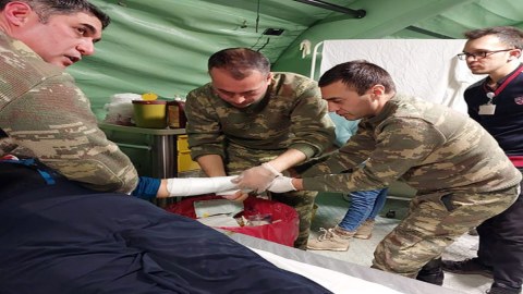 Hərbi həkimlərimiz Kahramanmaraşda 25 nəfəri əməliyyat edib - FOTOLAR