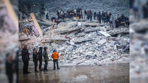 Türkiyədə neçə nəfər dağıntı altında qalıb? - Professor şok rəqəm açıqladı