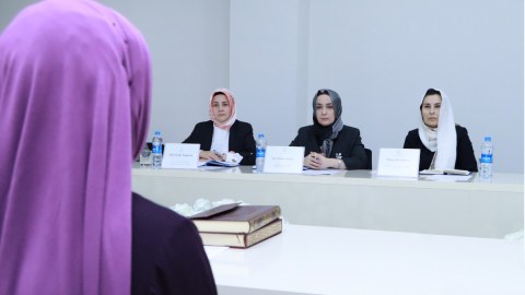Qadın dindarlar üçün müsahibə keçirilir