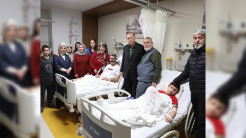 Ərdoğanla xanımı zəlzələdə yaralananları ziyarət etdi  - FOTOLAR